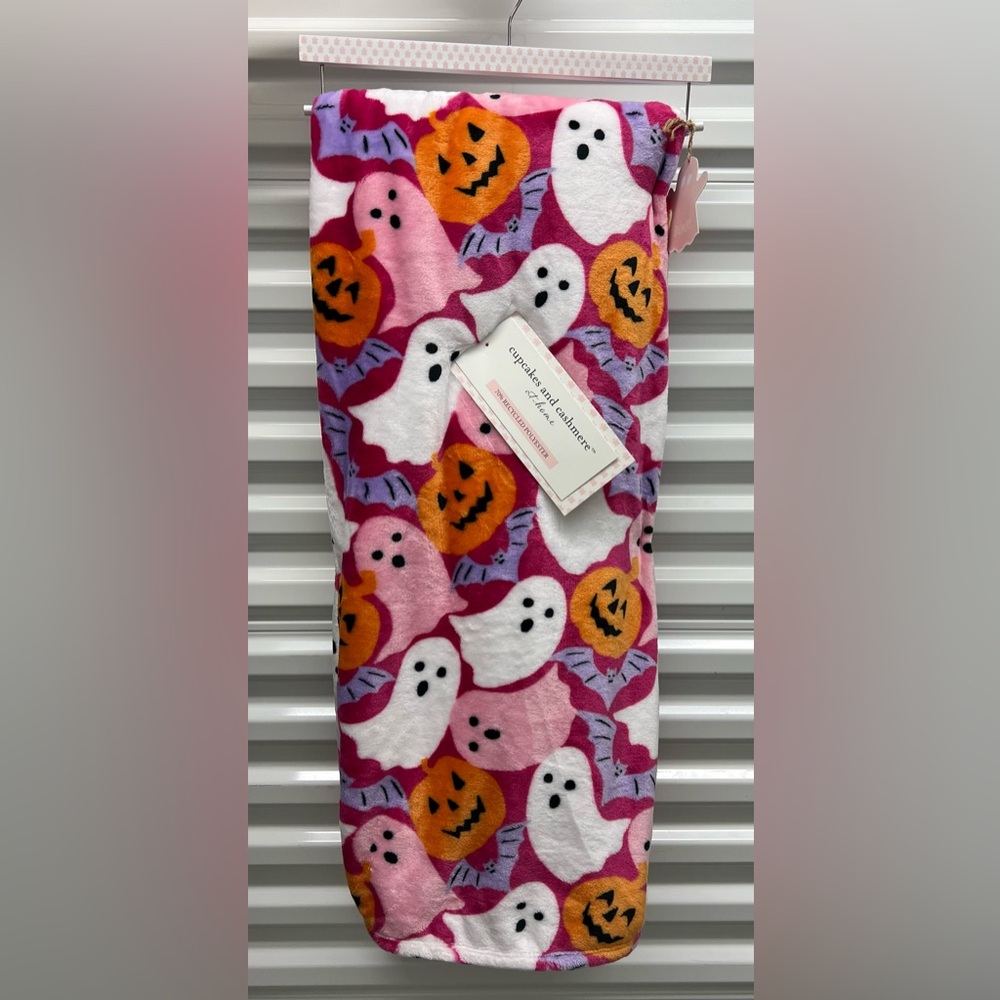 Cupcakes & Cashmere Halloween Pumpkins Ghosts Bats Pink 60x70 Throw Blanket NEW